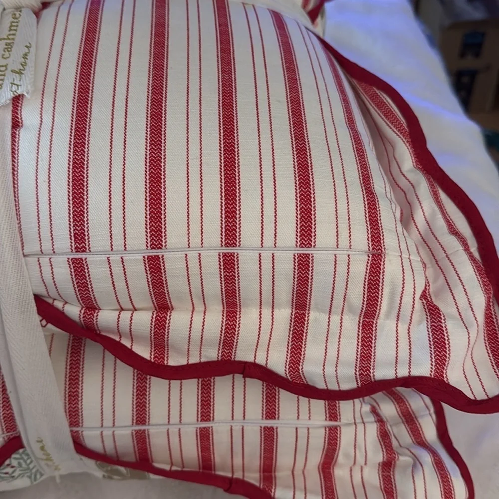 2pk 18x18 Cupcake and Cashmere Sweet Treats Gingerbread Christmas Pillows
